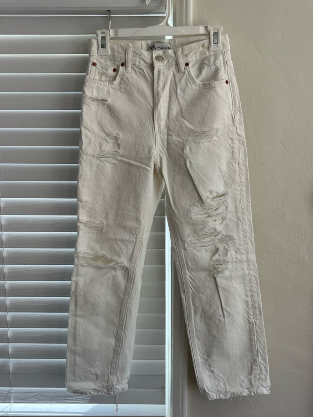Zara White Distressed Straight Leg Jeans with Rips